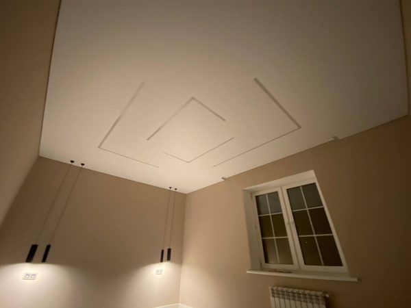 Натяжной потолок в спальню