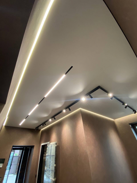 Фото матового натяжного потолка в квартиру