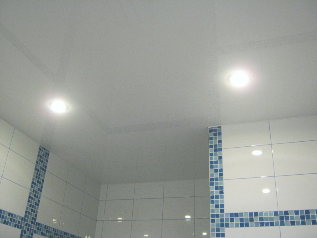 Пример потолка ниша под карниз с подсветкой 15м²