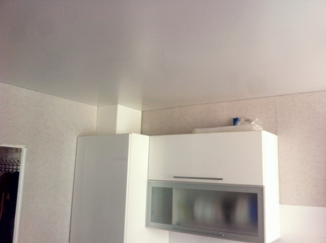 Стоимость потолка с фотопечатью на кухне 9 м²