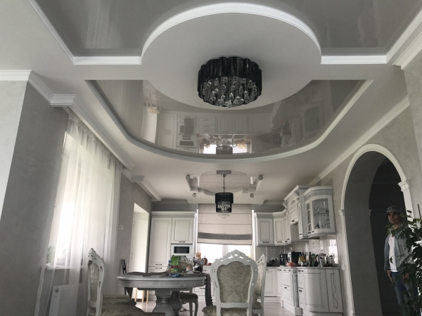 Глянцевые потолки