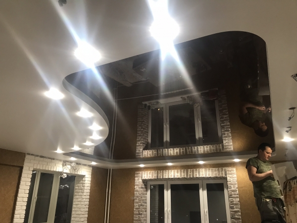 Стоимость потолка с подсветкой 14 м² трековыми светильниками