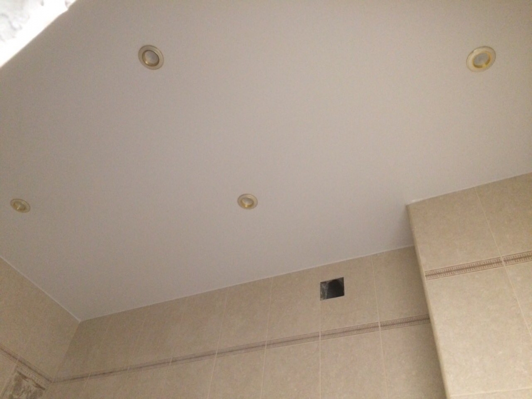 Пример стоимости потолка для ванной 8 м²