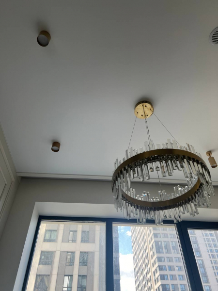 Белый матовый натяжной потолок