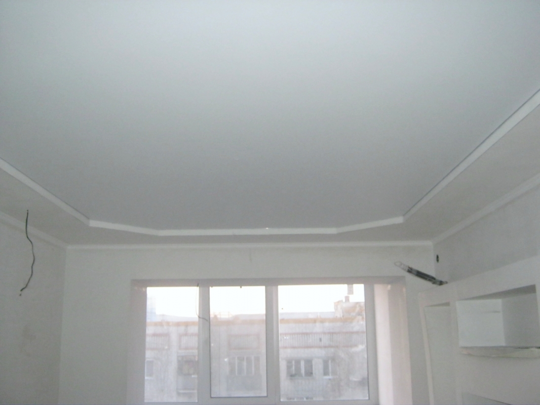 Пример матового потолка для спальни 12 м²