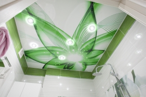Пример натяжного потолка с фотопечатью в ванную  3м²